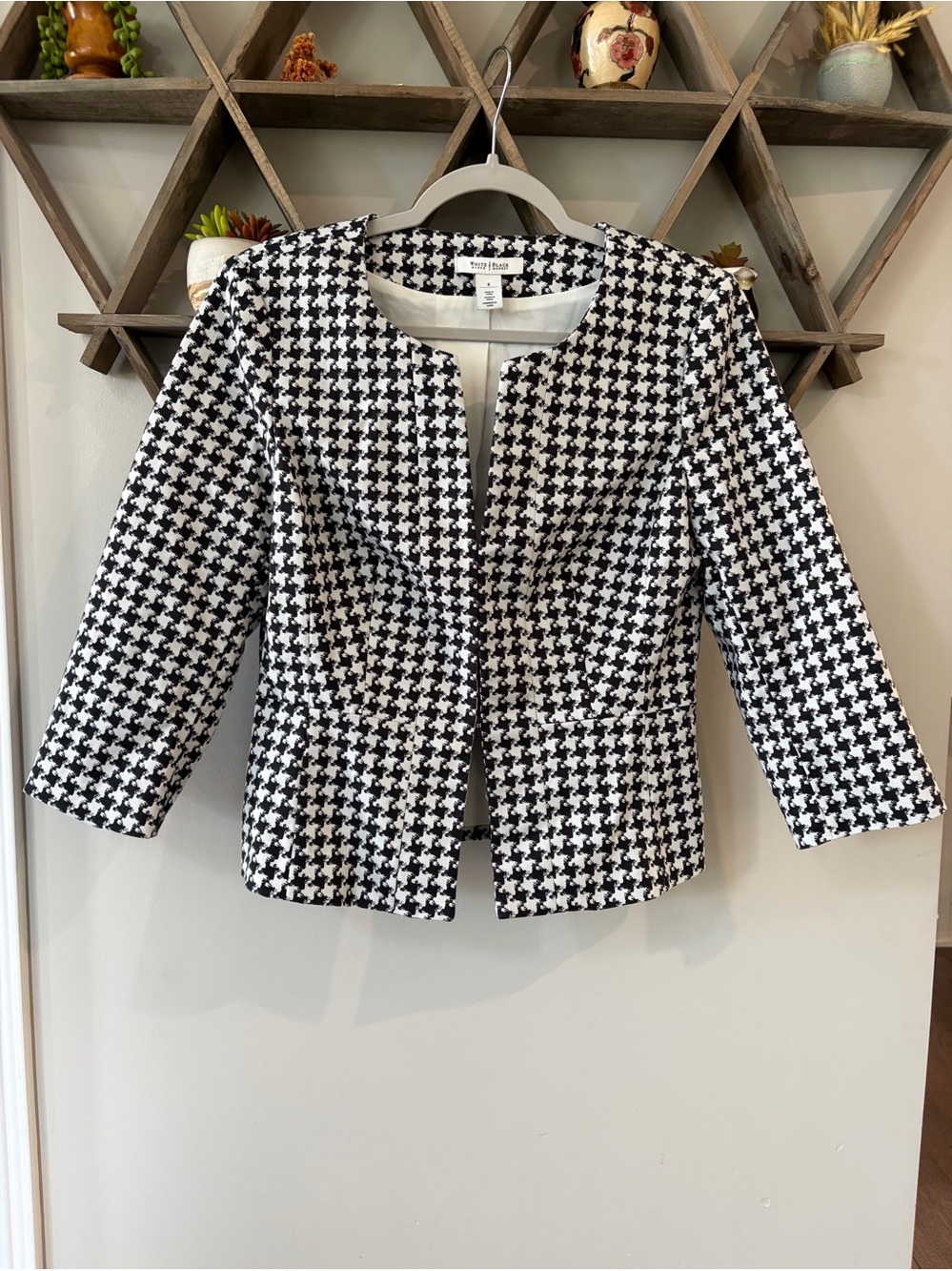 WHBM blazer black & white houndstooth pattern hook & eye front closure. Size 8